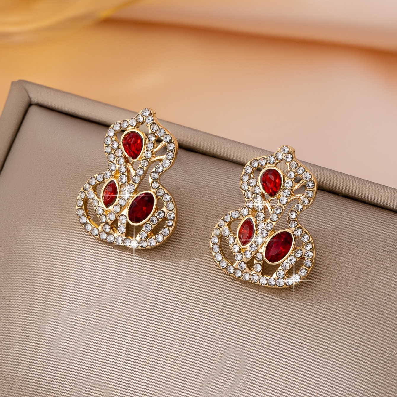 Women's Elegant Chinese-Style Gourd Stud Earrings